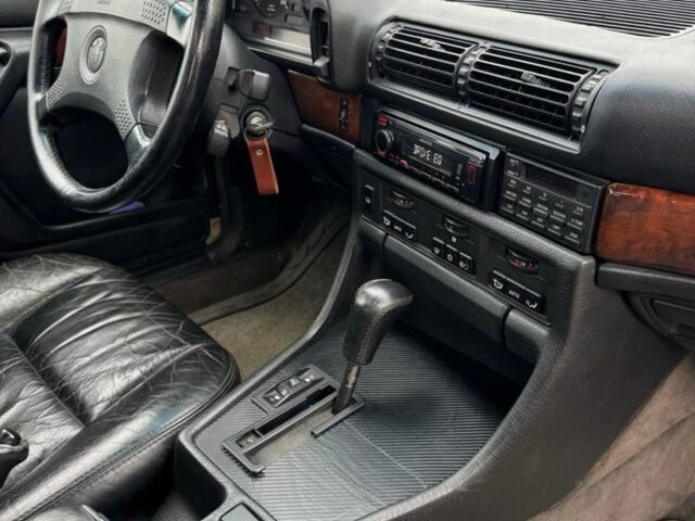 Черный БМВ 7 Серия, объемом двигателя 3.5 л и пробегом 300 тыс. км за 2499 $, фото 13 на Automoto.ua