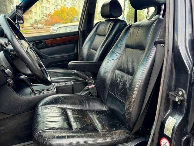 Черный БМВ 7 Серия, объемом двигателя 3.5 л и пробегом 300 тыс. км за 2499 $, фото 12 на Automoto.ua