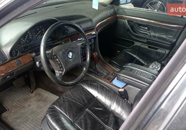 Черный БМВ 7 Серия, объемом двигателя 4 л и пробегом 507 тыс. км за 2999 $, фото 4 на Automoto.ua