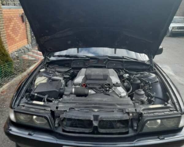 Черный БМВ 7 Серия, объемом двигателя 4.4 л и пробегом 340 тыс. км за 6600 $, фото 1 на Automoto.ua