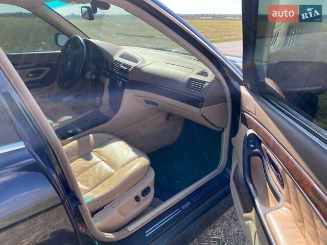 Черный БМВ 7 Серия, объемом двигателя 3.5 л и пробегом 363 тыс. км за 5500 $, фото 3 на Automoto.ua