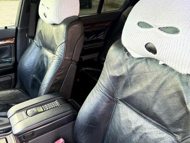 Черный БМВ 7 Серия, объемом двигателя 4 л и пробегом 312 тыс. км за 6700 $, фото 5 на Automoto.ua