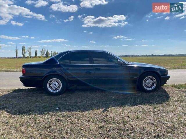 Черный БМВ 7 Серия, объемом двигателя 3.5 л и пробегом 363 тыс. км за 5500 $, фото 4 на Automoto.ua