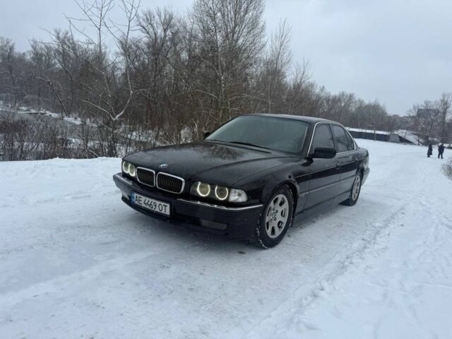Черный БМВ 7 Серия, объемом двигателя 3.5 л и пробегом 376 тыс. км за 4600 $, фото 1 на Automoto.ua