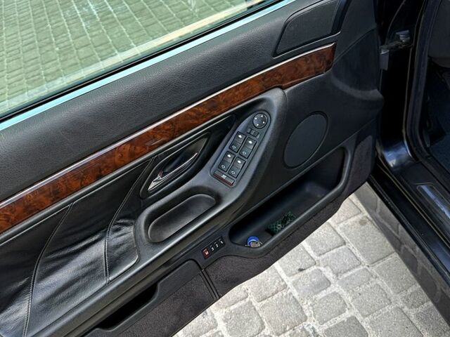 Черный БМВ 7 Серия, объемом двигателя 4 л и пробегом 312 тыс. км за 6700 $, фото 7 на Automoto.ua