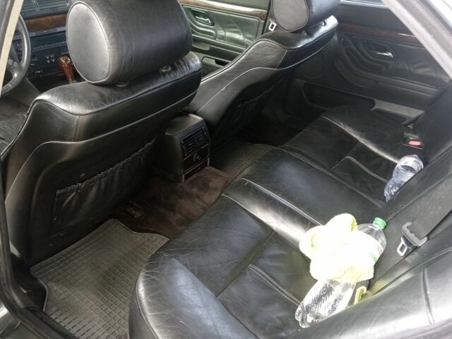 Черный БМВ 7 Серия, объемом двигателя 4 л и пробегом 510 тыс. км за 3450 $, фото 3 на Automoto.ua