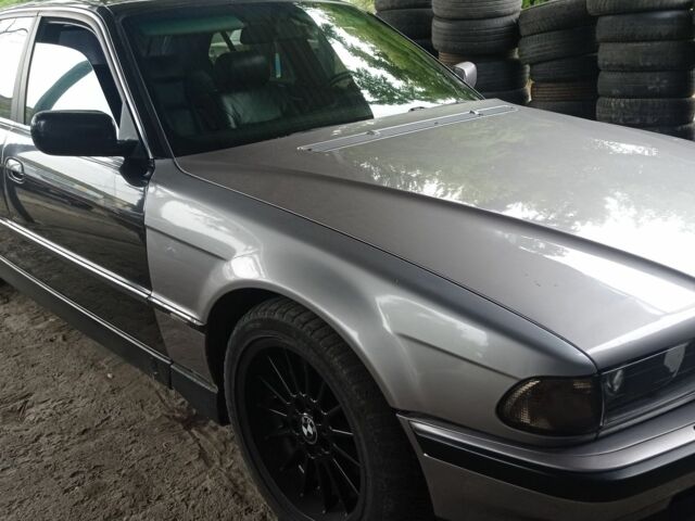 Черный БМВ 7 Серия, объемом двигателя 4 л и пробегом 510 тыс. км за 3450 $, фото 2 на Automoto.ua