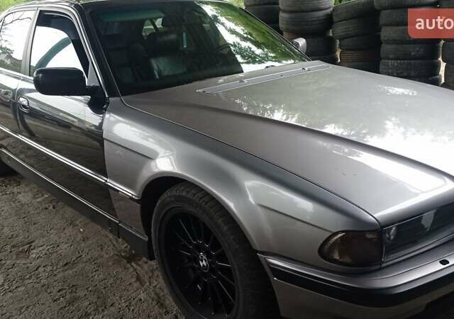 Черный БМВ 7 Серия, объемом двигателя 4 л и пробегом 507 тыс. км за 2999 $, фото 1 на Automoto.ua