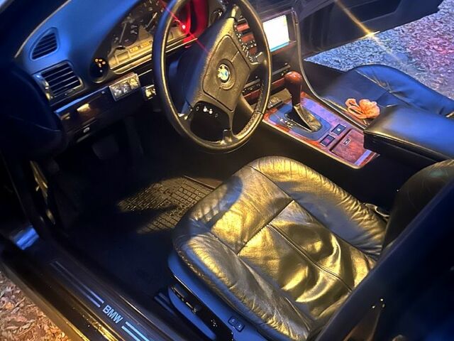 Черный БМВ 7 Серия, объемом двигателя 3.5 л и пробегом 300 тыс. км за 6000 $, фото 5 на Automoto.ua