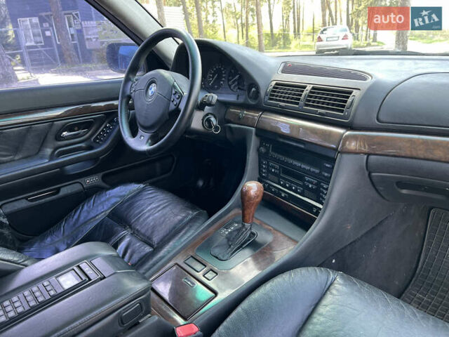 Чорний БМВ 7 Серія, об'ємом двигуна 4.4 л та пробігом 400 тис. км за 3850 $, фото 27 на Automoto.ua