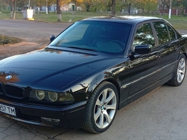 Черный БМВ 7 Серия, объемом двигателя 3.5 л и пробегом 400 тыс. км за 6000 $, фото 1 на Automoto.ua