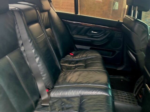 Черный БМВ 7 Серия, объемом двигателя 3.5 л и пробегом 365 тыс. км за 4000 $, фото 2 на Automoto.ua