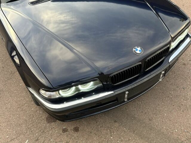 Черный БМВ 7 Серия, объемом двигателя 2.9 л и пробегом 400 тыс. км за 5600 $, фото 2 на Automoto.ua