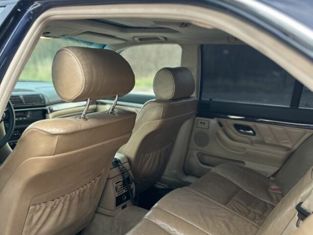 Черный БМВ 7 Серия, объемом двигателя 2.9 л и пробегом 400 тыс. км за 5600 $, фото 8 на Automoto.ua