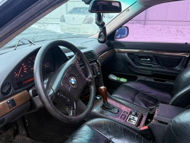 Черный БМВ 7 Серия, объемом двигателя 0 л и пробегом 300 тыс. км за 1000 $, фото 1 на Automoto.ua