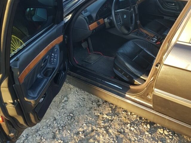 Чорний БМВ 7 Серія, об'ємом двигуна 3.5 л та пробігом 400 тис. км за 4200 $, фото 9 на Automoto.ua