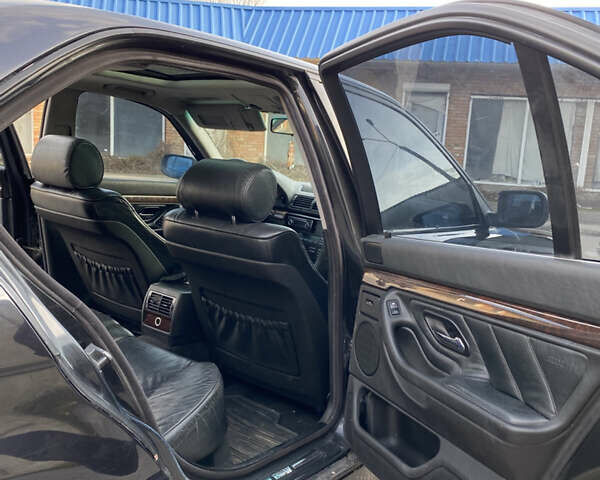 Чорний БМВ 7 Серія, об'ємом двигуна 2.5 л та пробігом 300 тис. км за 3350 $, фото 11 на Automoto.ua
