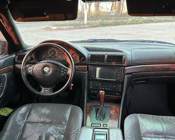 Черный БМВ 7 Серия, объемом двигателя 3 л и пробегом 310 тыс. км за 5000 $, фото 11 на Automoto.ua
