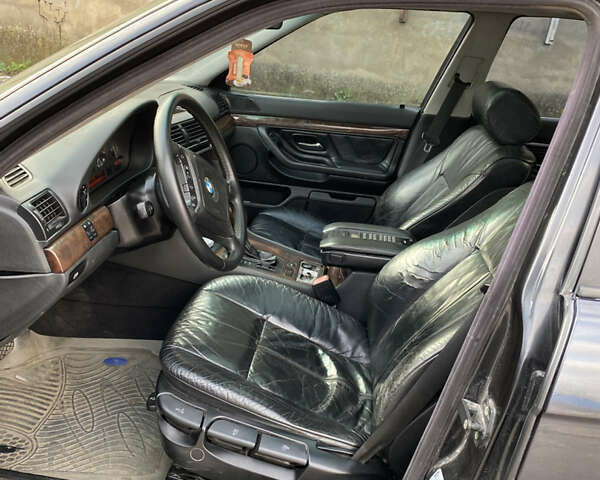 Чорний БМВ 7 Серія, об'ємом двигуна 2.5 л та пробігом 300 тис. км за 3350 $, фото 8 на Automoto.ua
