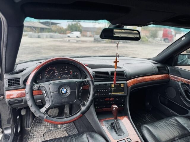 Черный БМВ 7 Серия, объемом двигателя 2.8 л и пробегом 698 тыс. км за 3300 $, фото 6 на Automoto.ua