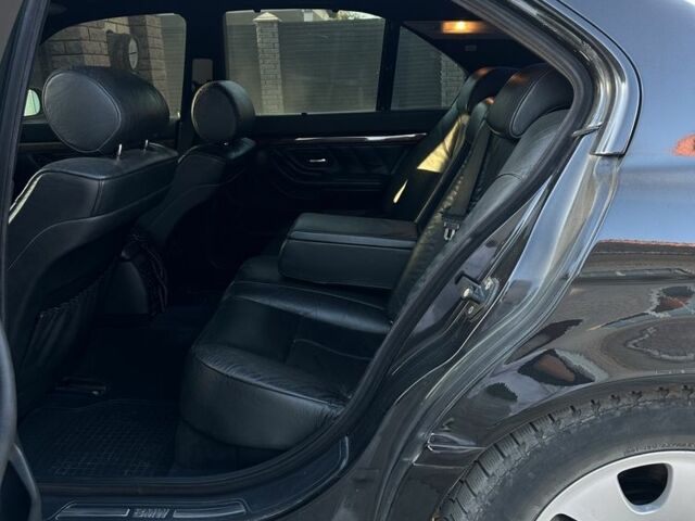 Черный БМВ 7 Серия, объемом двигателя 4.4 л и пробегом 300 тыс. км за 4950 $, фото 6 на Automoto.ua