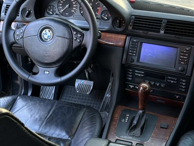 Черный БМВ 7 Серия, объемом двигателя 4.4 л и пробегом 300 тыс. км за 4950 $, фото 10 на Automoto.ua