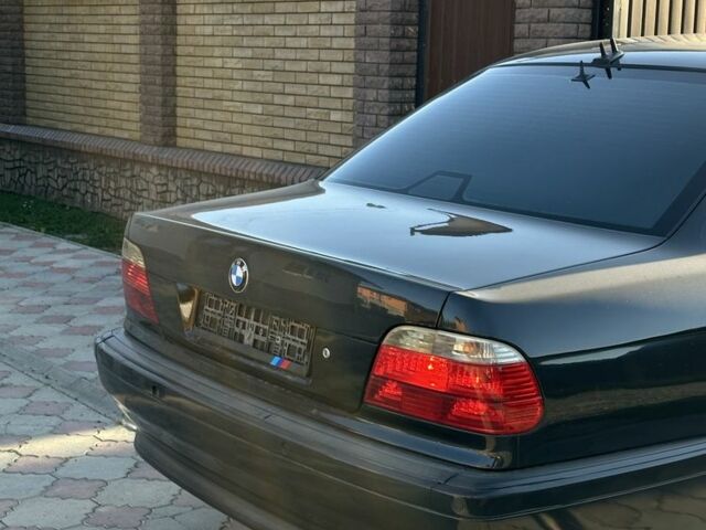 Черный БМВ 7 Серия, объемом двигателя 4.4 л и пробегом 300 тыс. км за 4950 $, фото 3 на Automoto.ua
