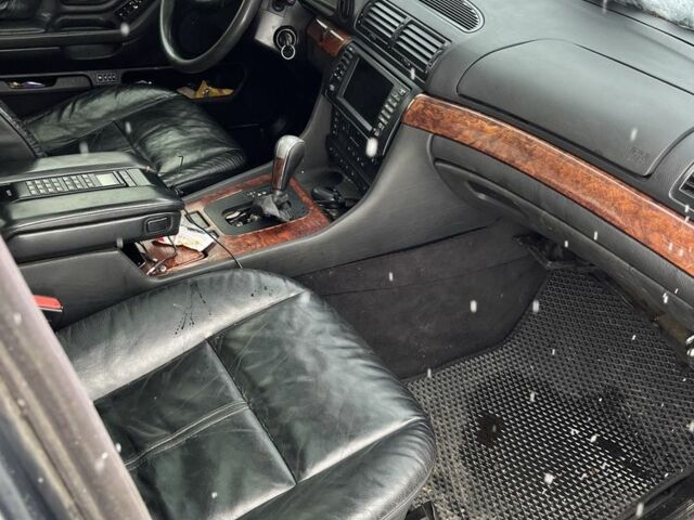 Черный БМВ 7 Серия, объемом двигателя 4.4 л и пробегом 300 тыс. км за 2900 $, фото 6 на Automoto.ua