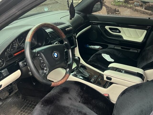 Черный БМВ 7 Серия, объемом двигателя 0 л и пробегом 405 тыс. км за 6500 $, фото 4 на Automoto.ua