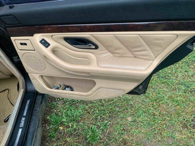 Черный БМВ 7 Серия, объемом двигателя 3.5 л и пробегом 392 тыс. км за 4000 $, фото 6 на Automoto.ua