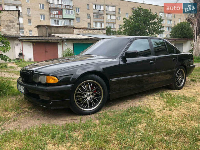 Черный БМВ 7 Серия, объемом двигателя 4.4 л и пробегом 447 тыс. км за 7500 $, фото 2 на Automoto.ua