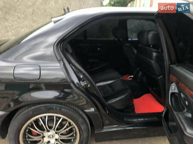 Черный БМВ 7 Серия, объемом двигателя 4.4 л и пробегом 447 тыс. км за 7500 $, фото 8 на Automoto.ua