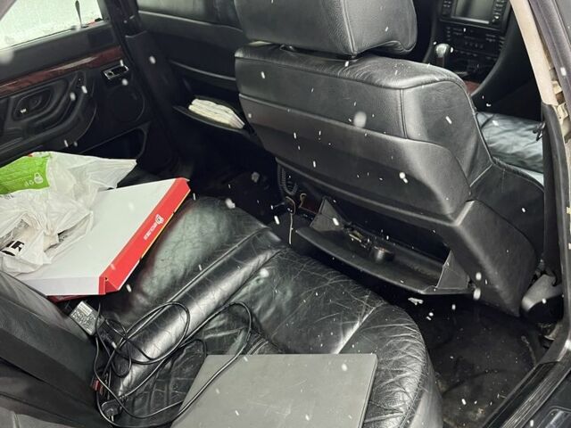 Черный БМВ 7 Серия, объемом двигателя 4.4 л и пробегом 300 тыс. км за 2900 $, фото 7 на Automoto.ua