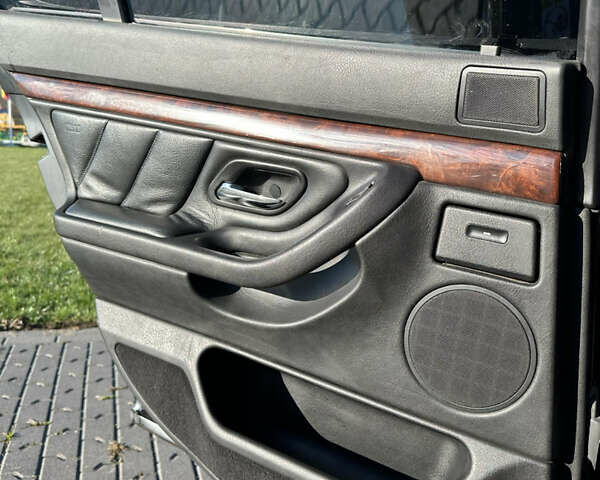 Чорний БМВ 7 Серія, об'ємом двигуна 3.5 л та пробігом 530 тис. км за 7700 $, фото 27 на Automoto.ua