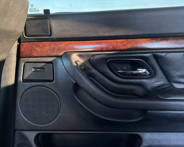 Чорний БМВ 7 Серія, об'ємом двигуна 3.5 л та пробігом 530 тис. км за 7700 $, фото 29 на Automoto.ua