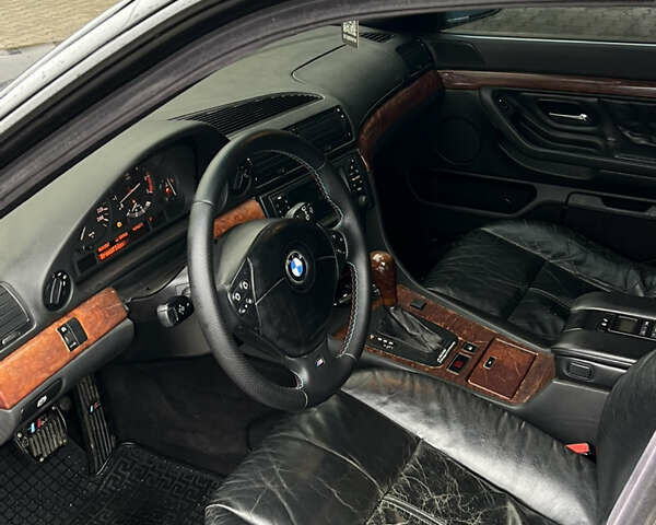 Черный БМВ 7 Серия, объемом двигателя 4.4 л и пробегом 400 тыс. км за 5499 $, фото 8 на Automoto.ua