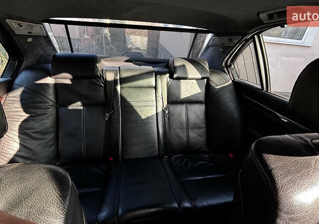 Черный БМВ 7 Серия, объемом двигателя 3.5 л и пробегом 370 тыс. км за 12000 $, фото 16 на Automoto.ua