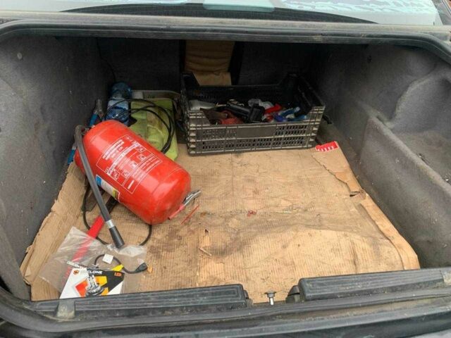 Черный БМВ 7 Серия, объемом двигателя 3.5 л и пробегом 392 тыс. км за 4000 $, фото 16 на Automoto.ua