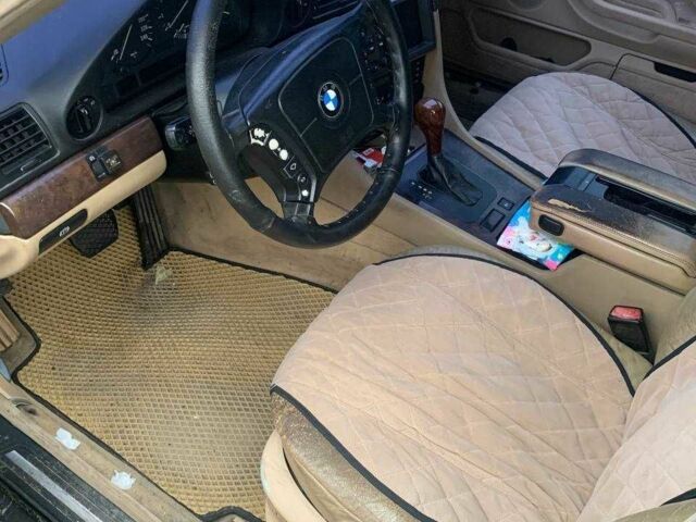 Черный БМВ 7 Серия, объемом двигателя 3.5 л и пробегом 392 тыс. км за 4000 $, фото 2 на Automoto.ua