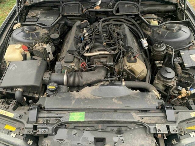 Черный БМВ 7 Серия, объемом двигателя 3.5 л и пробегом 392 тыс. км за 4000 $, фото 13 на Automoto.ua