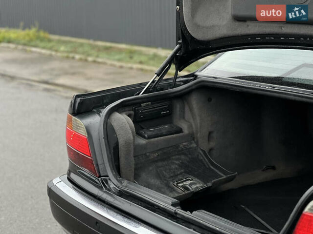 Чорний БМВ 7 Серія, об'ємом двигуна 2.93 л та пробігом 300 тис. км за 7000 $, фото 32 на Automoto.ua