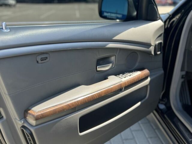 Чорний БМВ 7 Серія, об'ємом двигуна 4.4 л та пробігом 300 тис. км за 4300 $, фото 3 на Automoto.ua