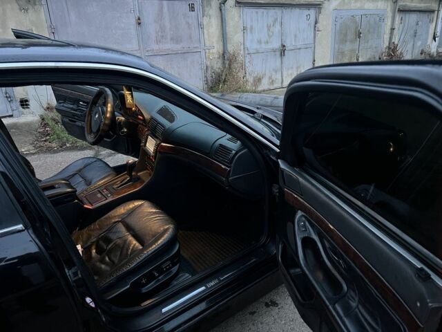 Черный БМВ 7 Серия, объемом двигателя 4.4 л и пробегом 300 тыс. км за 3650 $, фото 3 на Automoto.ua