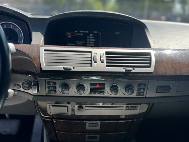 Чорний БМВ 7 Серія, об'ємом двигуна 4.4 л та пробігом 300 тис. км за 4300 $, фото 7 на Automoto.ua