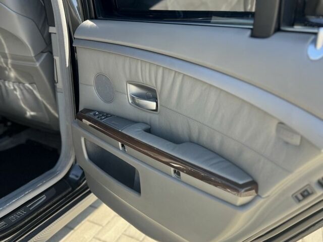 Чорний БМВ 7 Серія, об'ємом двигуна 4.4 л та пробігом 300 тис. км за 4300 $, фото 13 на Automoto.ua