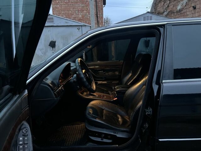 Черный БМВ 7 Серия, объемом двигателя 4.4 л и пробегом 300 тыс. км за 3650 $, фото 2 на Automoto.ua