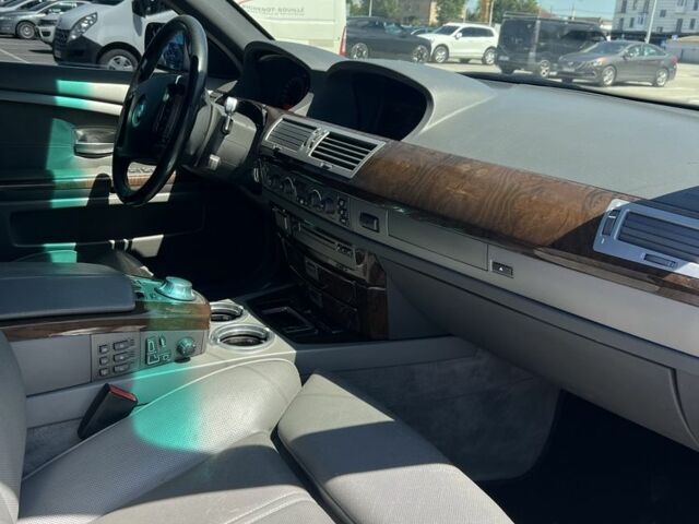 Чорний БМВ 7 Серія, об'ємом двигуна 4.4 л та пробігом 300 тис. км за 4300 $, фото 15 на Automoto.ua