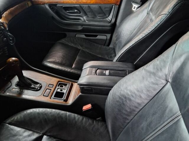 Чорний БМВ 7 Серія, об'ємом двигуна 2.9 л та пробігом 400 тис. км за 7000 $, фото 4 на Automoto.ua