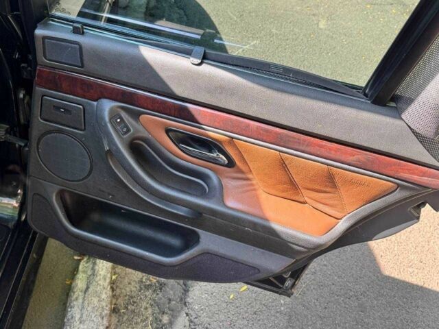 Чорний БМВ 7 Серія, об'ємом двигуна 4.4 л та пробігом 317 тис. км за 5999 $, фото 9 на Automoto.ua