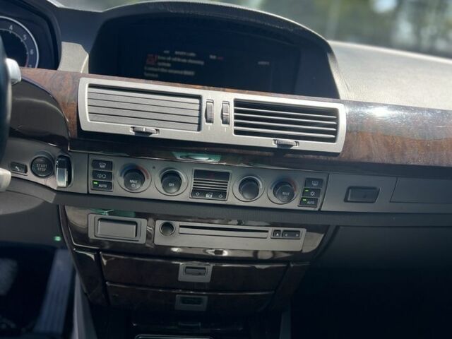 Чорний БМВ 7 Серія, об'ємом двигуна 4.4 л та пробігом 300 тис. км за 4300 $, фото 6 на Automoto.ua